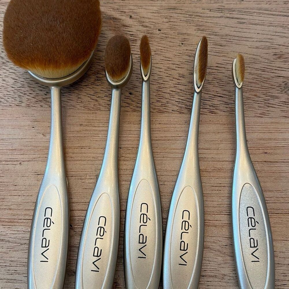 New Celavi five piece brush, set liner, face and body brushes makeup brush brush